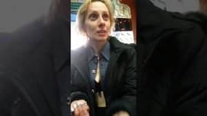 Пьяная женщина в зоомагазине