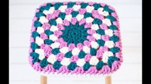 Очаровательные накидки или коврики на стул крючком