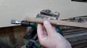 Как с помощью электродрели и обрезка трубы сделать круглый деревянный профиль