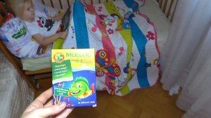 София   СМОТРИТ МУЛЬТИКИ.