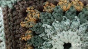 Сумка из бабушкиного квадрата крючком.