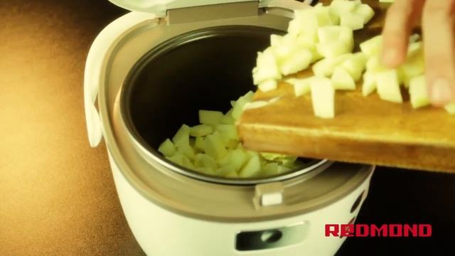 Каша рисовая с яблоком в мультиварке Redmond RMC-01 смотреть онлайн