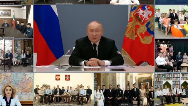 Мать-героиня" Владимир Путин заявил, что многодетность в России должна стать нормой