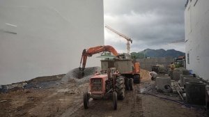 Ремонт дороги по-вьетнамски. Бетономешалка с "вертикальным взлётом"