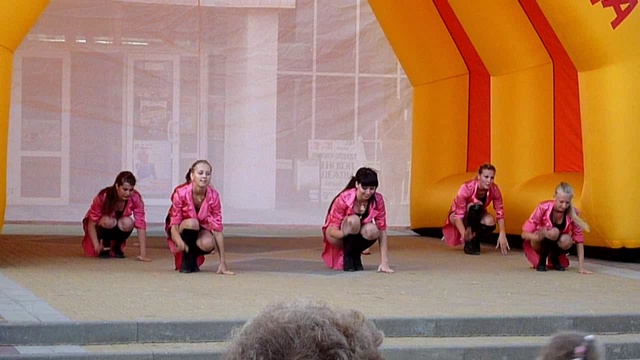 девушки танцуют смотреть онлайн