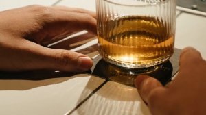 Пока жена работала, муж делал с парализованной тещей все, что хотел. Но теща приготовила сюрприз.