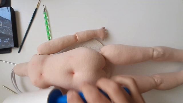 COMO SOMBREAR O CORPO DA BONECA E COLOCAR A CABEÇA смотреть онлайн