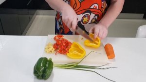 Свинина в кисло сладком соусе по-китайски. Свинина по Китайски. Свинина на сковороде.