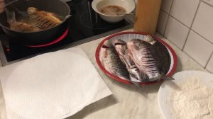 ОЛАДЬИ ИЗ ИКРЫ КАРАСЯ И КОНЕЧНО САМ ЖАРЕННЫЙ КАРАСЬ! А ВЫ ПРОБОВАЛИ ТАКИЕ ОЛАДУШКИ?