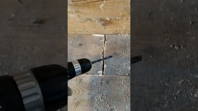 как отпилить доску в труднодоступном месте без пилы. смотреть онлайн