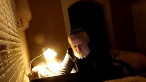 А мы подобие обезьяны.А по вашему Бог похож на обезьяну?(L/U)