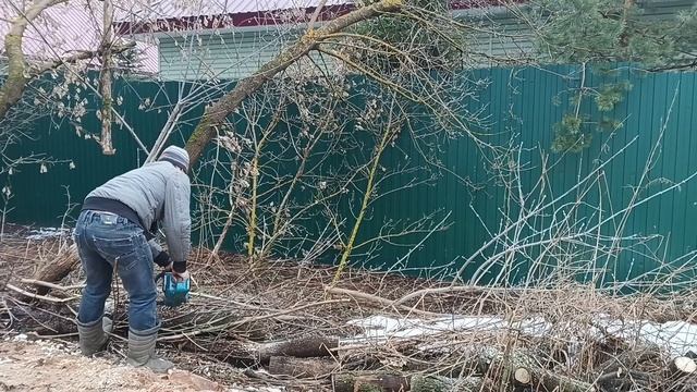 Аккумуляторная цепная пила Makita DUC 353 Обзор и не большой тест. смотреть онлайн