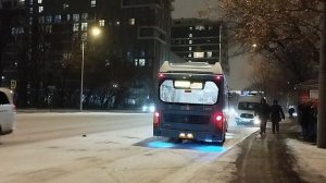 Автобус C538, отъезжает от остановки Улица Советской Армии.