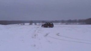 Стоковая НИВА.НИВА зимой по полю 2019. Пятаки на НИВЕ..