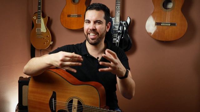 Liguei a guitarra acústica no amplificador de guitarra elétrica. Há algum problema? смотреть онлайн