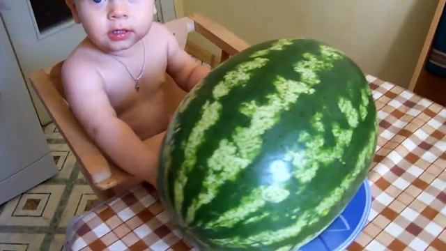 Малыш и арбуз смотреть онлайн
