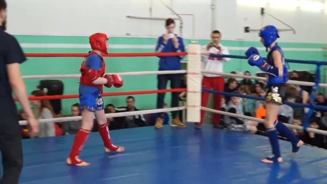 Открытый чемпионат по Тайскому Боксу 2017 (красный угол Лобанов) смотреть онлайн