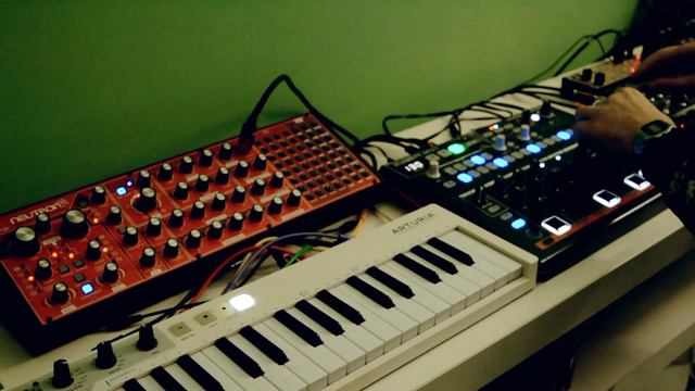 Techno jam with behringer Neutron, drumbrute, TD 3 and Volca Keys. Dawless. "La Notte". смотреть онлайн