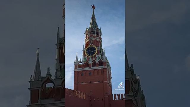 Кремлёвские куранты под размышления разведчика