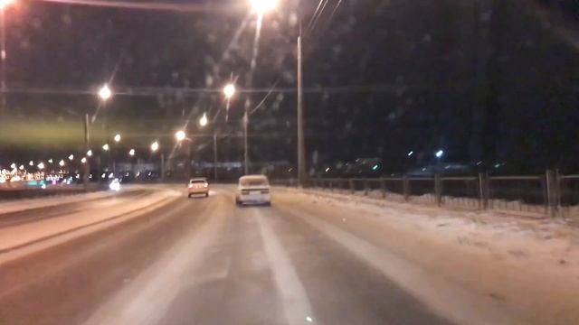 ПЕРВЫЙ СНЕГ. ЗИМНИЙ ДРИФТ НА ЖИГУЛЯХ ПО ГОРОДУ С ЛЕТНЕЙ РЕЗИНОЙ. УШАТАЛИСЬ ОБ ОТБОЙНИК. смотреть онлайн