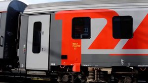 Вагон габарита РИЦ поезда №101 Адлер - Москва на станции Россошь