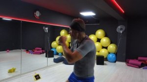 На бокс в 30 лет. Тренировка на скорость удара с гантелями.