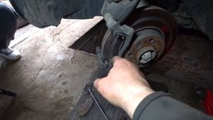 замена передних тормозных колодок RENAULT KANGOO 3