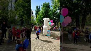 Белый медведь ворвался в детский сад и повеселил ребятню! Поздравление от белого медведя