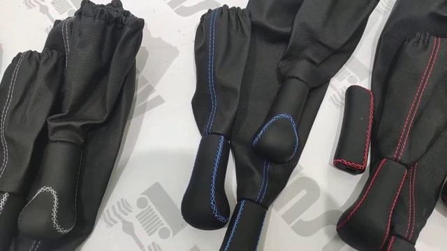 Кожаные ручки КПП, РКПП и ручного тормоза, на Ниву, тип Гранта. смотреть онлайн