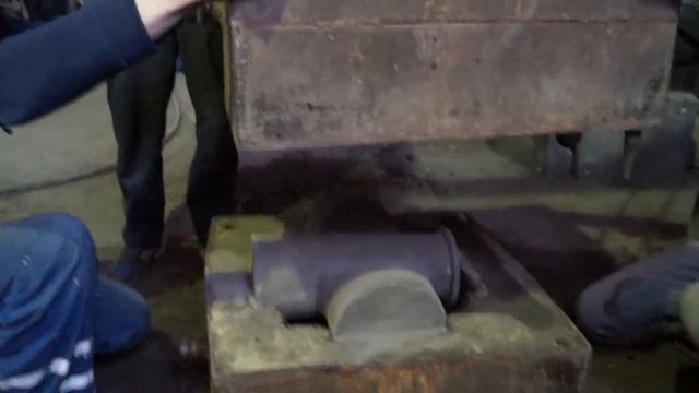 Ручная формовка в парных опоках по разъемной модели смотреть онлайн