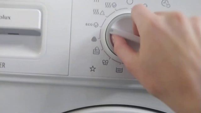 обзор встаеваемой стиралной машины с функцией сушки Electrolux ewx 147410w смотреть онлайн