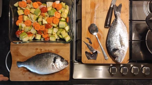Дорадо с овощами в духовке /Запеченная дорада с лимоном и цукини / Как приготовить золотистого спар