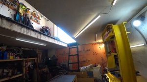 Лестница в смотровую яму в  стандартный гараж.