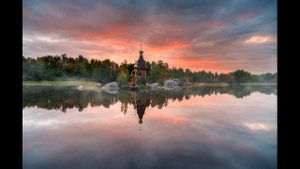 Спускается над озером  закат!