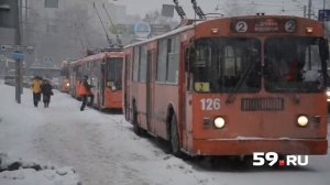 Трамвай опять сошел с рельсов