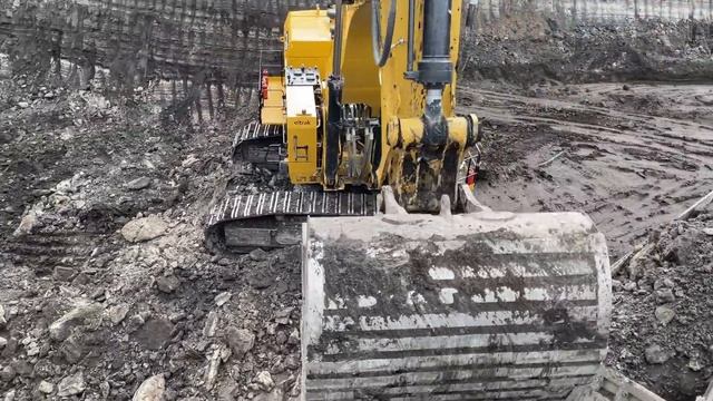 Caterpillar 6015B Excavator Loading Trucks With Two Passes - Sotiriadis Mining Works смотреть онлайн