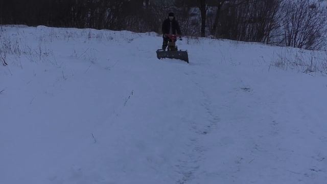 ОТВАЛ для МОТОБЛОКА с ТЯЖЁЛЫМИ ГРУНТОЗАЦЕПАМИ . смотреть онлайн