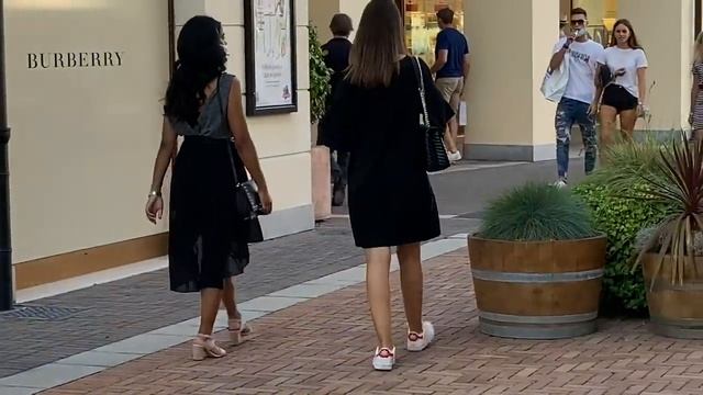 Итальянский аутлет: Burberry And Valentino, цены, ассортимент