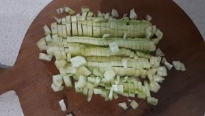 Салат из огурцов и авокадо (очень похож на салат с яйцом) веган сыроедческий рецепт