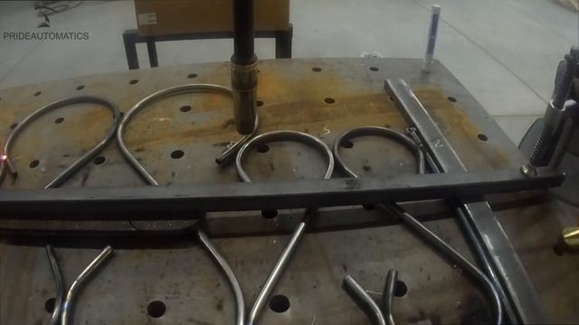 Робот KUKA KR8 R1620 и сварочный аппарат Kemppi A7. Тестовая сварка детали. смотреть онлайн