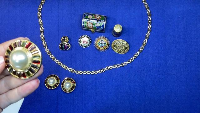 Блошиный рынок был богат, и снова бакелит смотреть онлайн