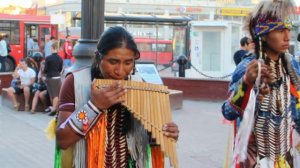 Индейцы в городе (Эквадор )