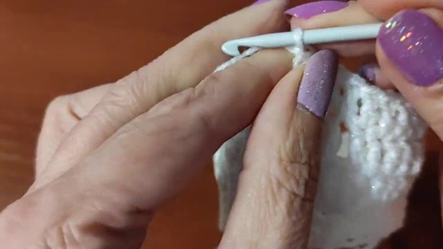 Шапочка пышными столбиками по спирали крючком. смотреть онлайн