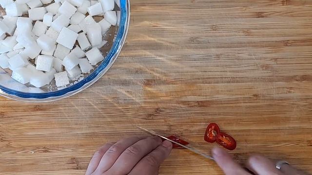 Маринованные кубики дайкона в спрайте