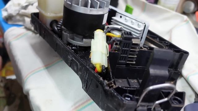 Электропила. Что стало причиной течи масла? Давайте разберемся. смотреть онлайн