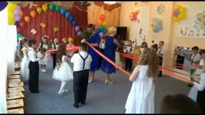 Очень красивый прощальный танец на выпускной.