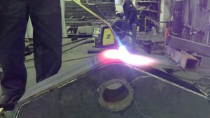 Нагрев металла и его последующее загибание по всему основанию