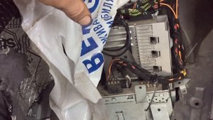 W221 чиним камеру заднего вида!! W221 repairing the rear view camera!!.mp4