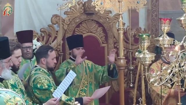 Красивое "Взбранной Воеводе" (муз. Чесноков) - хор духовенства УПЦ