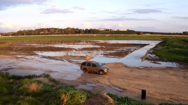 Isuzu Trooper Vs Chevrolet Trailblazer смотреть онлайн